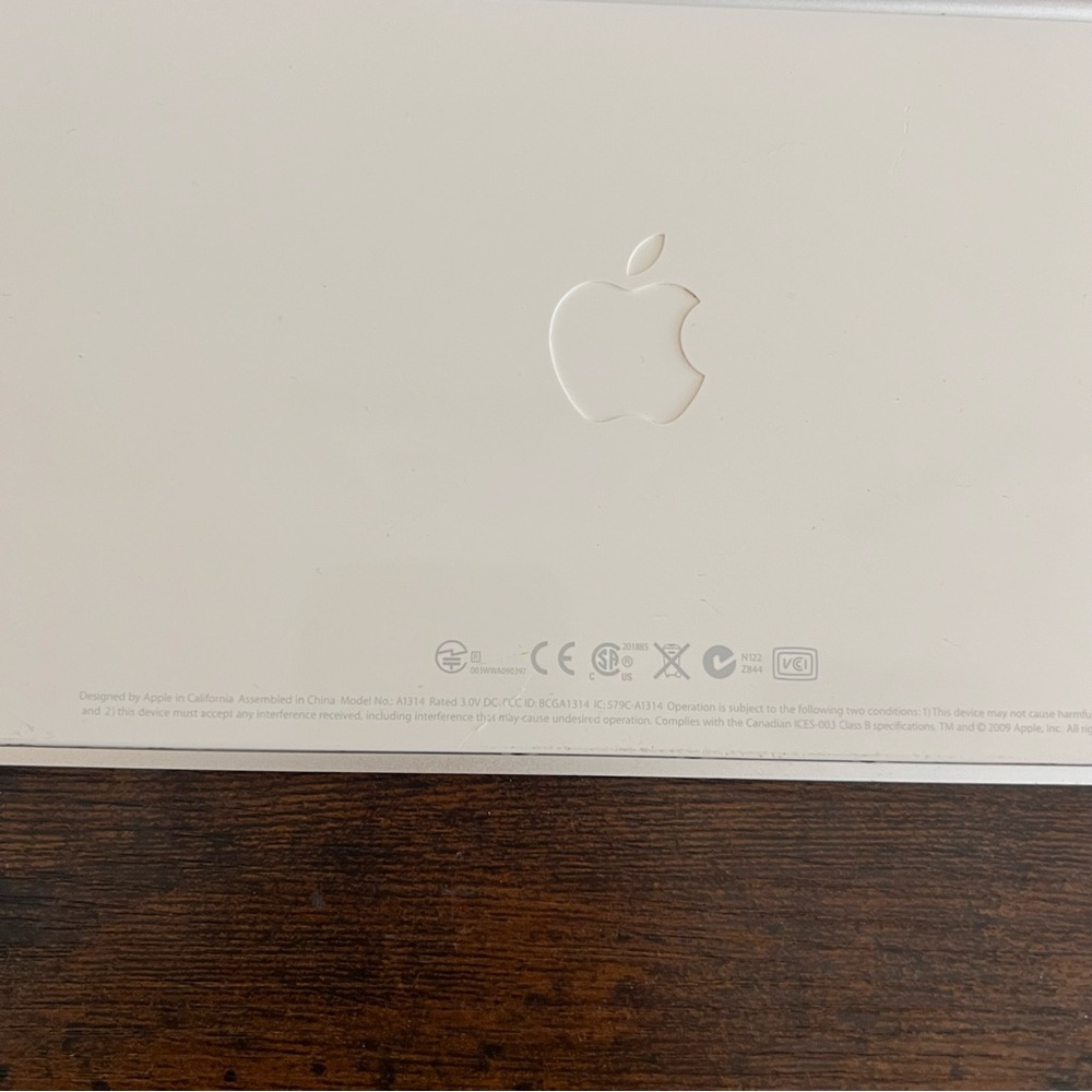 APPLE Wireless Keyboard Model A1314 - Picture 3 of 7